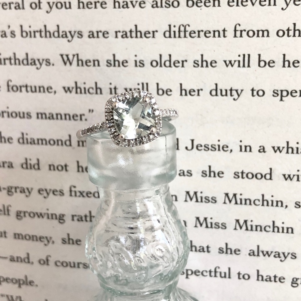 14K white gold light green amethyst ring